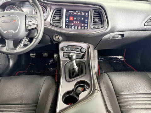 2016 Dodge Challenger 392 HEMI Scat Pack Shaker