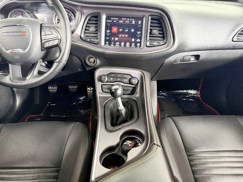 2016 Dodge Challenger 392 HEMI Scat Pack Shaker