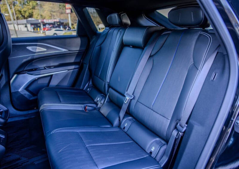 2024 Cadillac LYRIQ Luxury 2