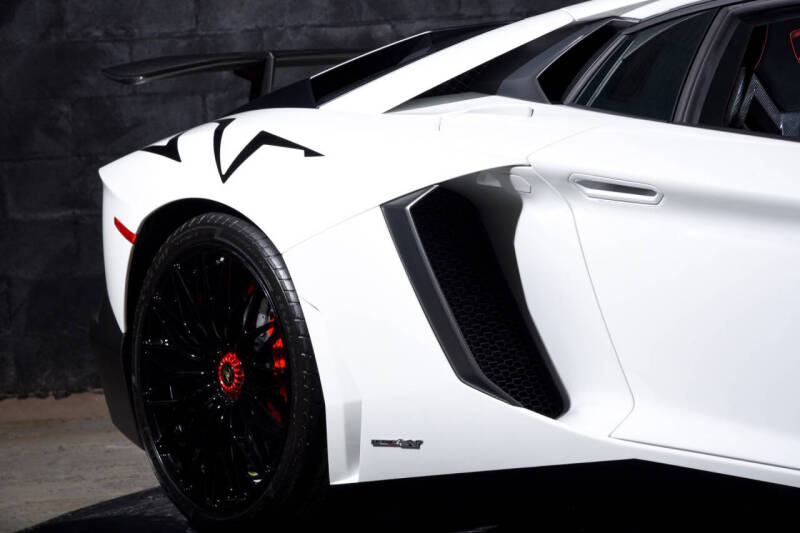 2016 Lamborghini Aventador LP 750-4 SV