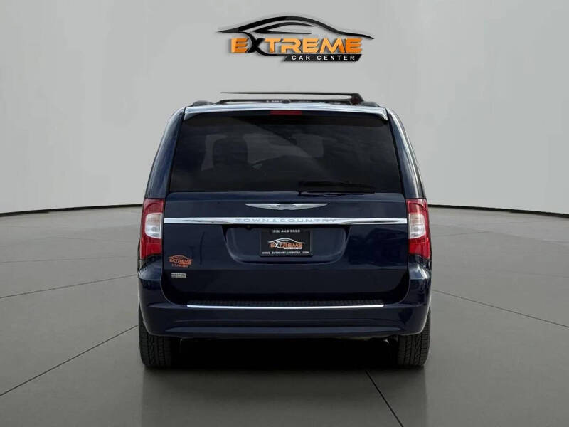 2016 Chrysler Town and Country Touring