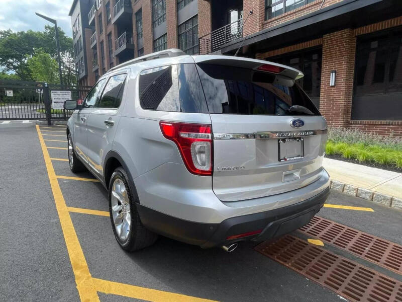 2011 Ford Explorer Limited photo 23