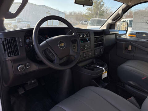 2025 Chevrolet Express 3500