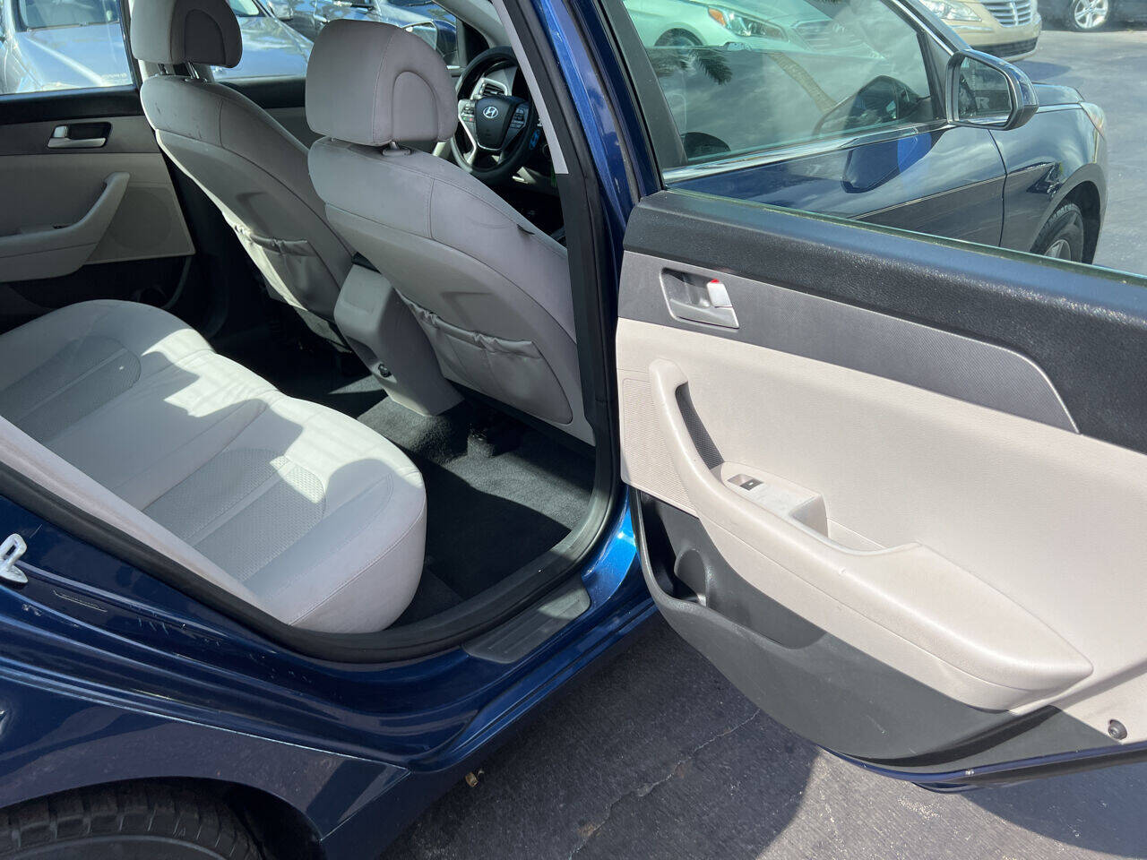 2015 HYUNDAI Sonata Sedan - $10,900