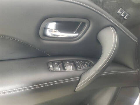 2022 Infiniti QX80 Luxe