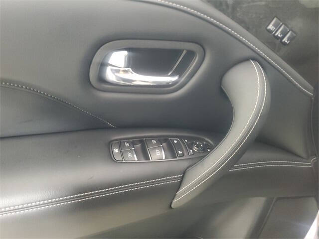 2022 Infiniti QX80 Luxe