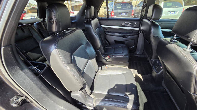 2017 Ford Explorer XLT - Photo 19