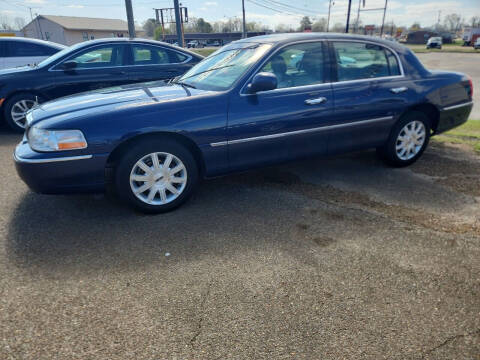 2009 Lincoln Town Car for sale at Frontline Auto Sales in Martin TN