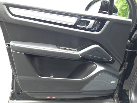 2023 Porsche Cayenne Platinum Edition