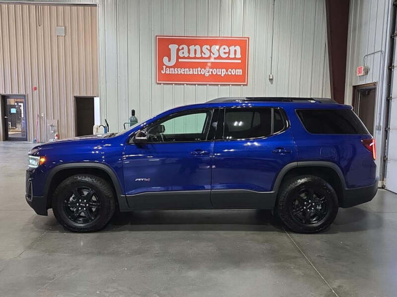 2023 GMC Acadia AT4