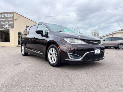 2017 Chrysler Pacifica Touring-L