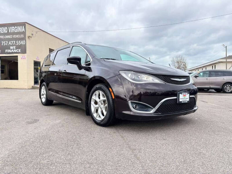 2017 Chrysler Pacifica Touring-L