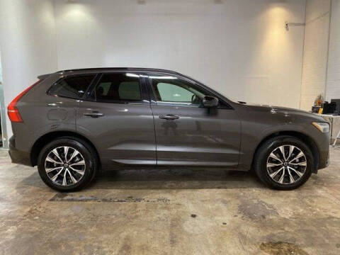 2025 Volvo XC60 B5 Core Dark Theme