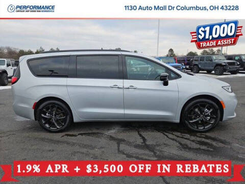 2026 Chrysler Pacifica Select