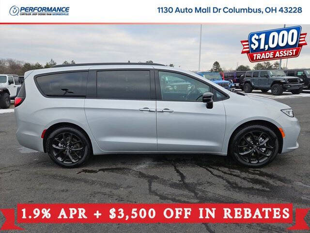 2026 Chrysler Pacifica Select