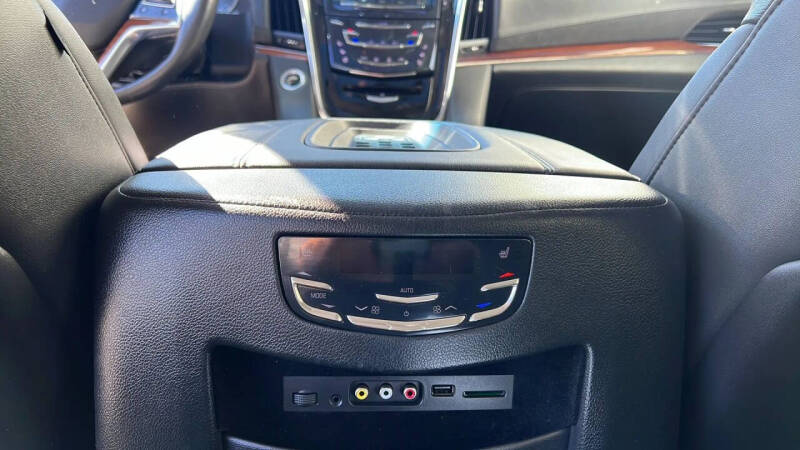 2016 Cadillac Escalade Luxury Collection