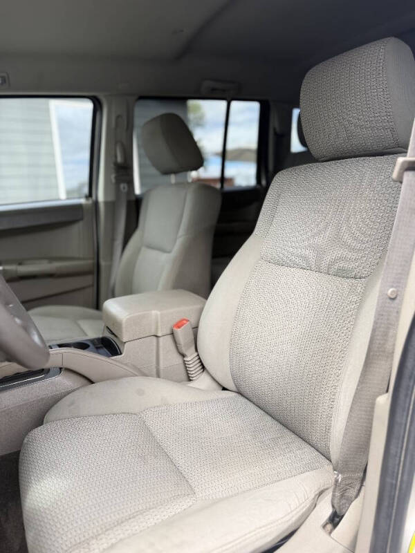 2007 Jeep Commander Sport