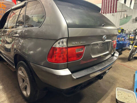 2004 BMW X5 4.4i