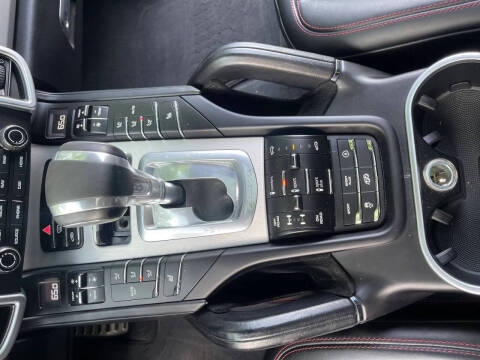 2017 Porsche Cayenne GTS