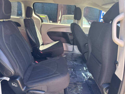 2024 Chrysler Voyager LX