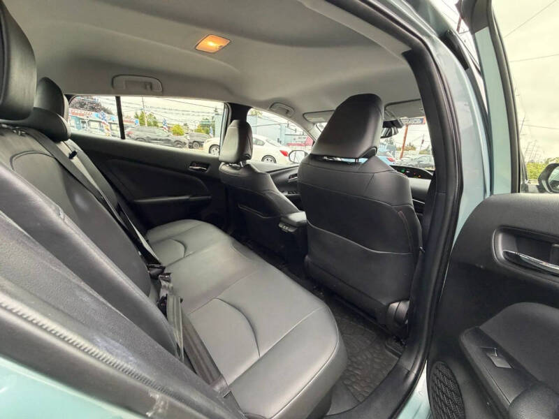 2019 Toyota Prius XLE