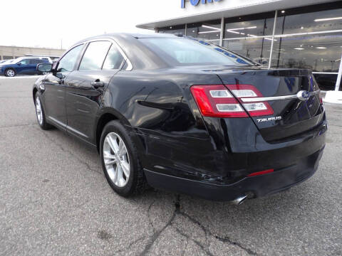 2016 Ford Taurus SEL