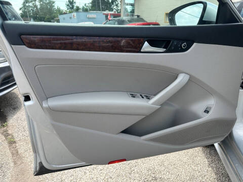 2012 Volkswagen Passat SEL