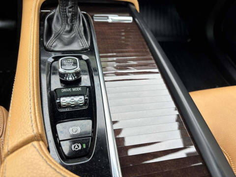 2018 Volvo XC90 T6 Momentum