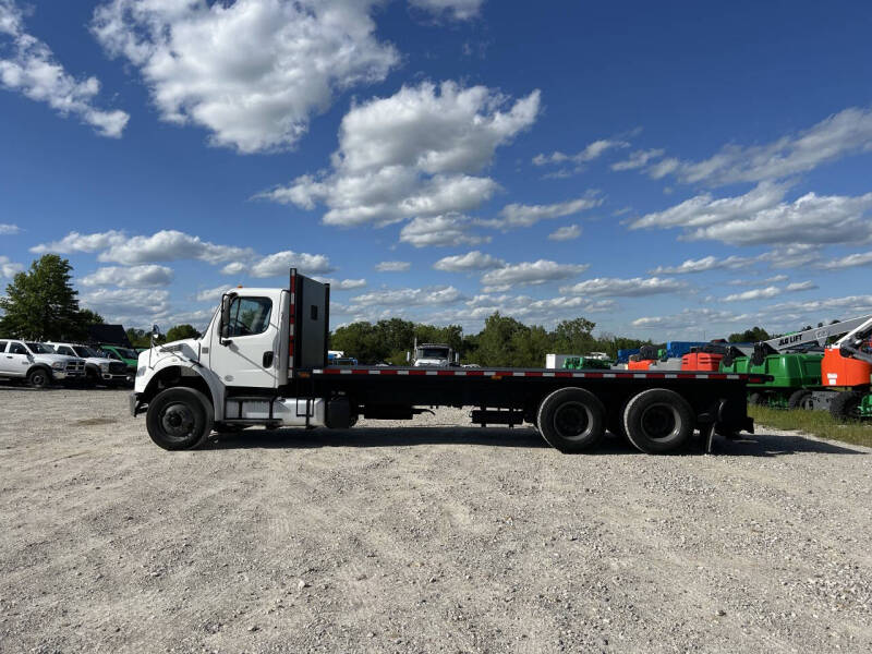 2017 Freightliner M2106 Truck