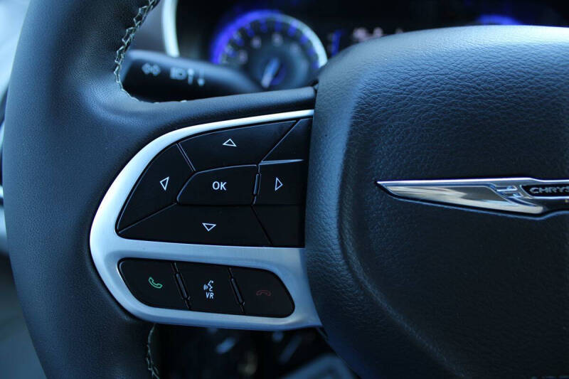 2022 Chrysler Voyager LX