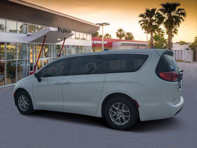 2026 Chrysler Voyager LX