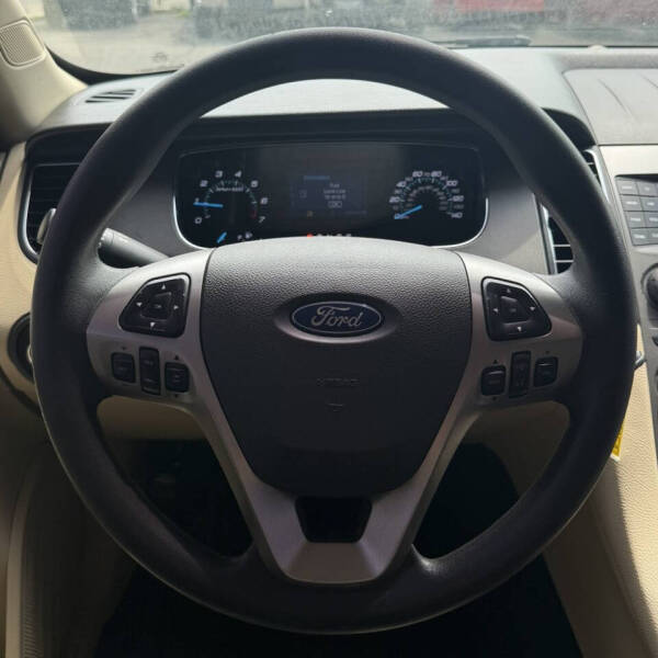 2016 Ford Taurus SE
