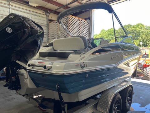 2022 Crownline E215 XS