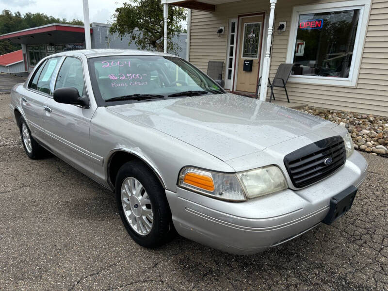 2004 Ford Crown Victoria for sale at G & G Auto Sales in Steubenville OH