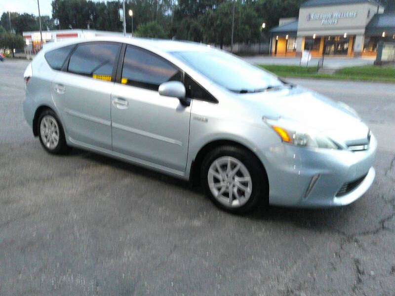 2013 Toyota Prius v Five