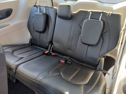 2017 Chrysler Pacifica Touring-L Plus