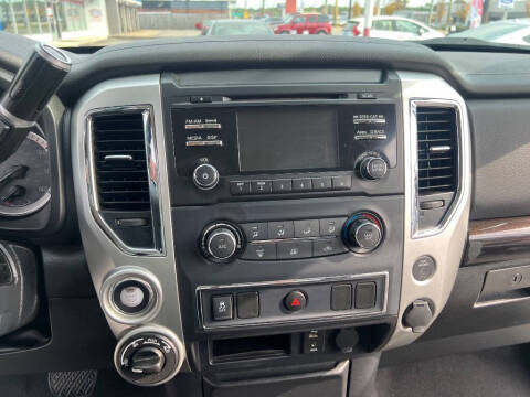 2017 Nissan Titan SV