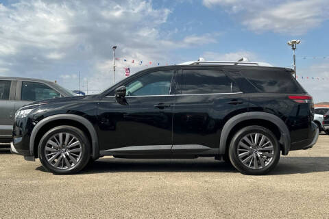2022 Nissan Pathfinder SL