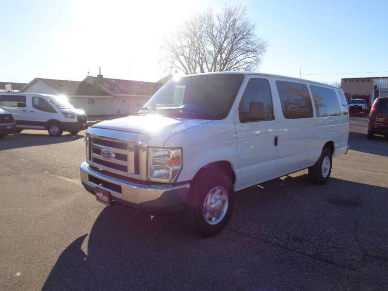 2014 Ford E-Series Econoline Wagon XLT's photo