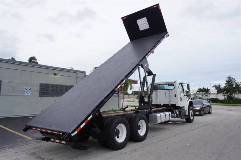 2015 Freightliner M2 106