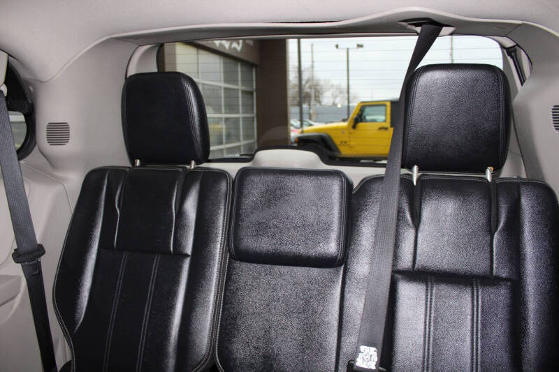 2014 Chrysler Town and Country Touring