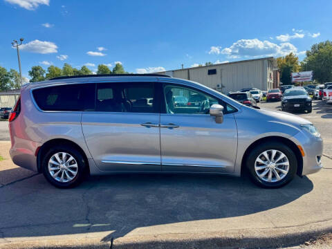 2017 Chrysler Pacifica Touring-L