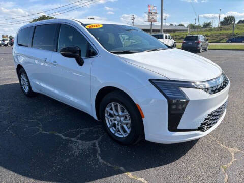 2027 Chrysler Pacifica Select