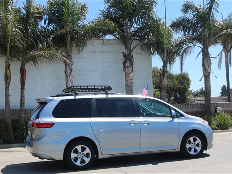 2017 Toyota Sienna LE 8-Passenger