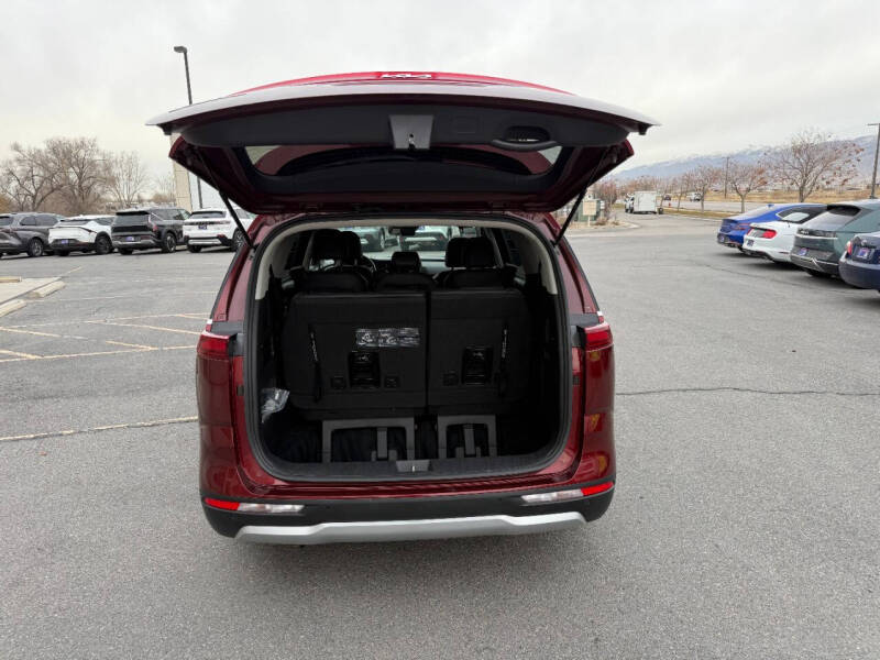 2024 Kia Carnival LX