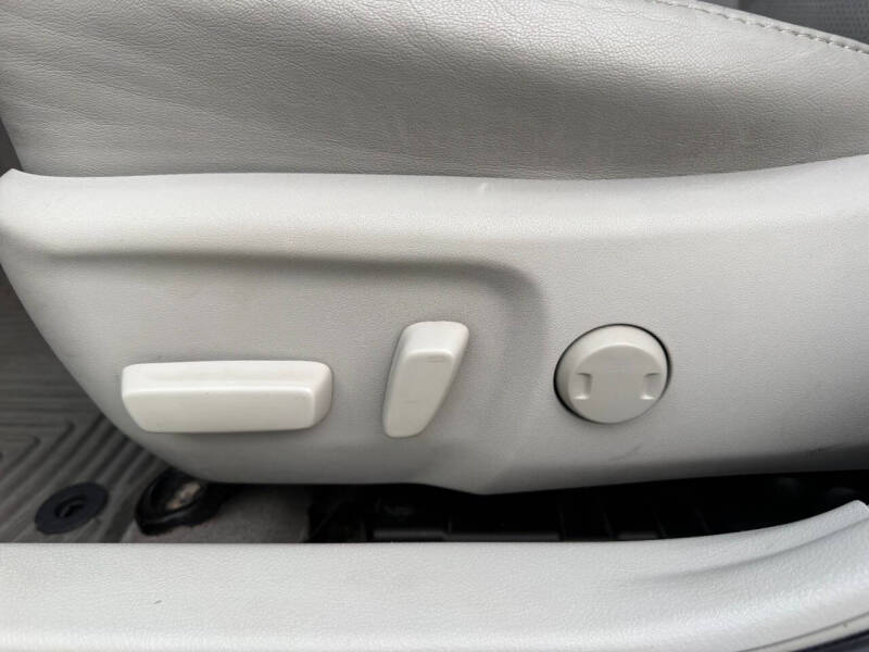 2012 Toyota Camry Hybrid XLE