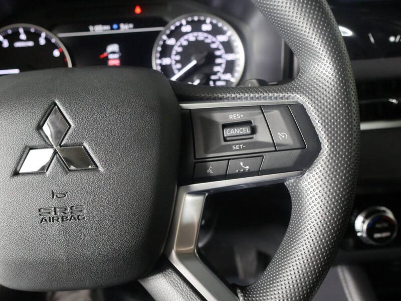 2025 Mitsubishi Outlander ES