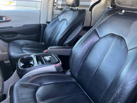 2017 Chrysler Pacifica Touring-L