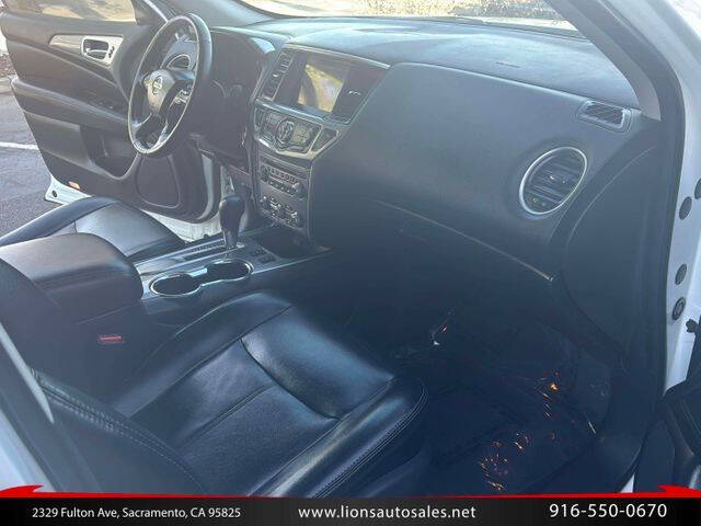 2020 Nissan Pathfinder SL