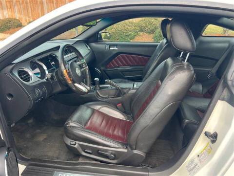 2012 Ford Mustang V6
